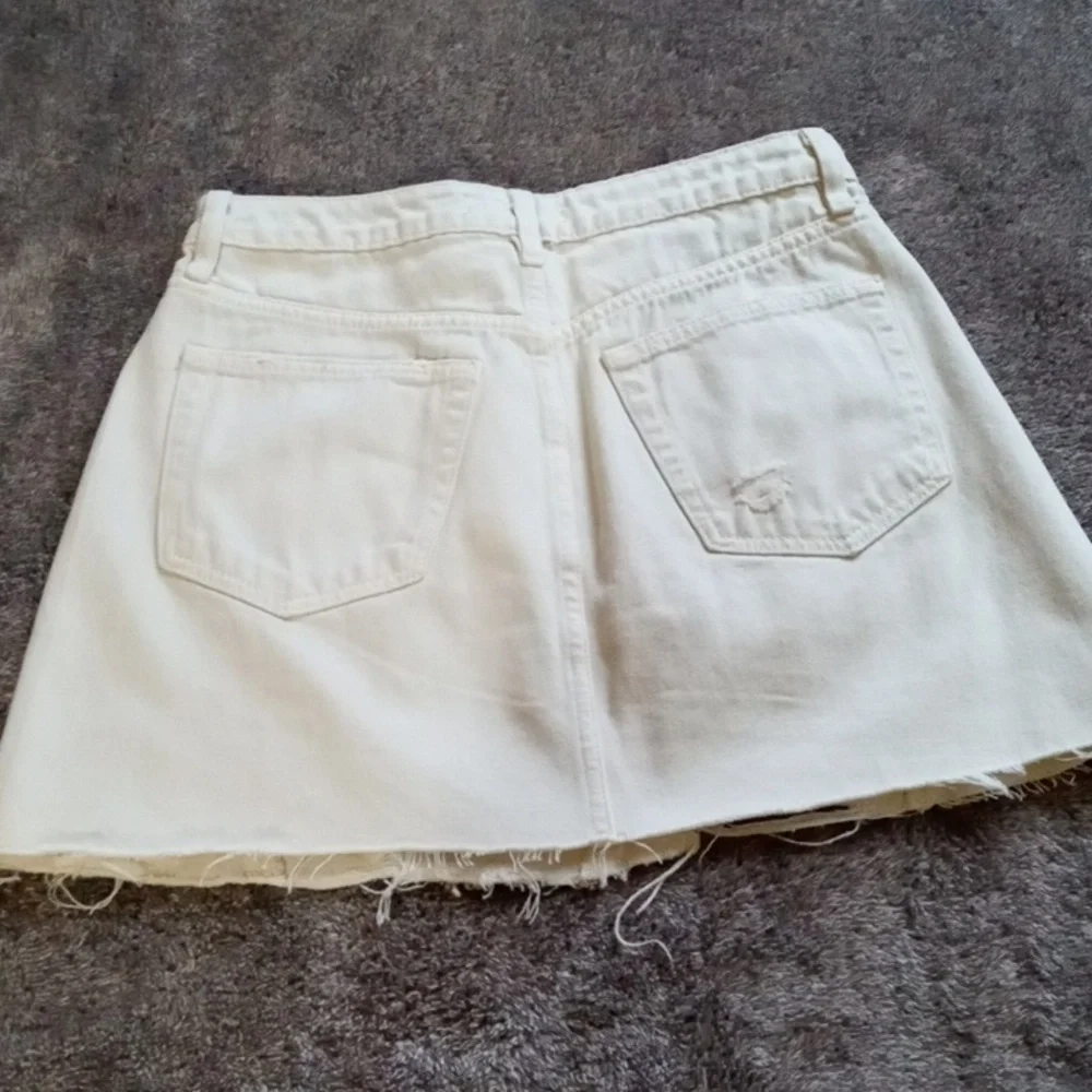 We the Free 27 waist cream colored five pocket distressed miniskirt